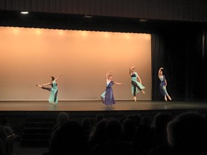 'Motion in String' - Choreographed by Shu-Chen Cuff, Photo by Gary Cuff