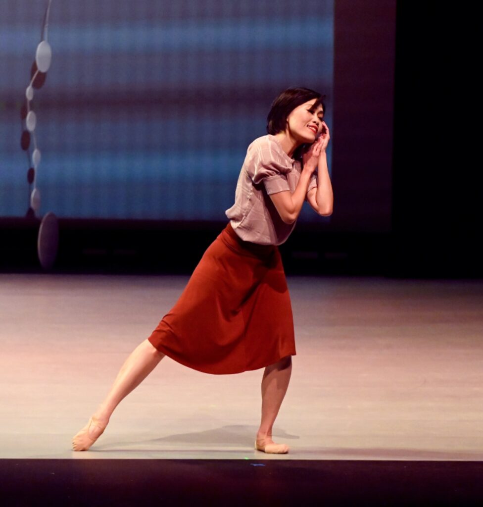 Shu-Chen performed in "I Am Here". Photo by Ruth Judson